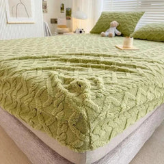3D Embossed Velvet Mattress Cover for winter
